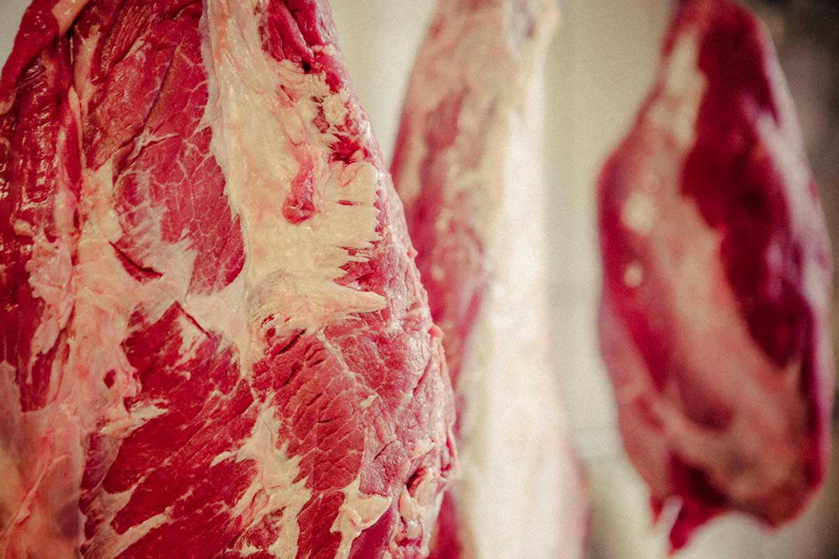 Fleischreifung - Fleisch in der Kühlkammer